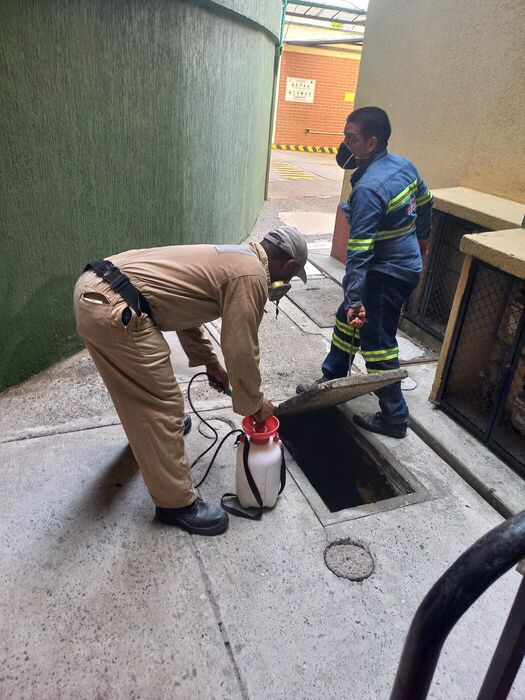 Tratamiento de sumideros en el parqueadero de un edificio en Cali