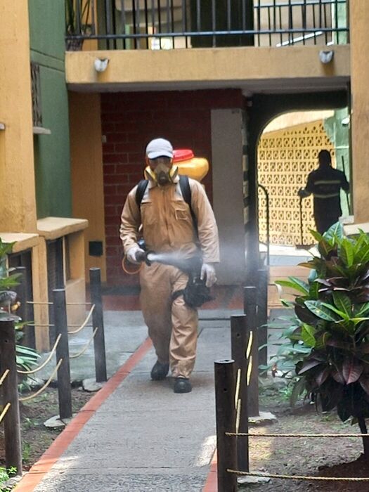Nebulización de los pasillos de un conjunto residencial en Cali